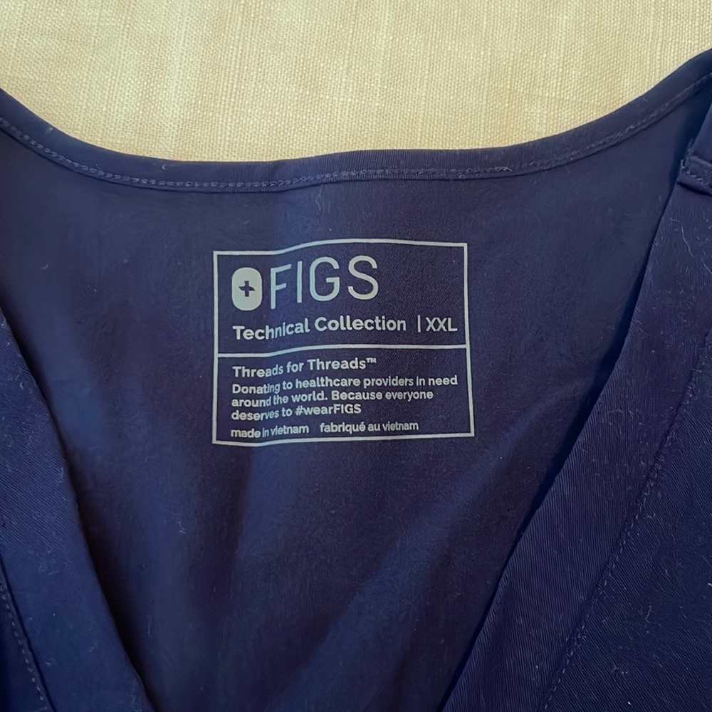 Figs scrub top - Picture 2 of 4